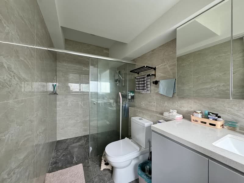 Lakeside Tower, 9H Yuan Ching Road, 3 Bedrooms, 1,970 sqft, Apartment For Rent, by Tan Hui Shan, 25237126 - PropertyGuru.com.sg