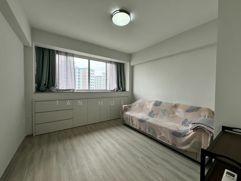 Lakeside Tower, 9H Yuan Ching Road, 3 Bedrooms, 1,970 sqft, Apartment For Rent, by Tan Hui Shan, 25237126 - PropertyGuru.com.sg
