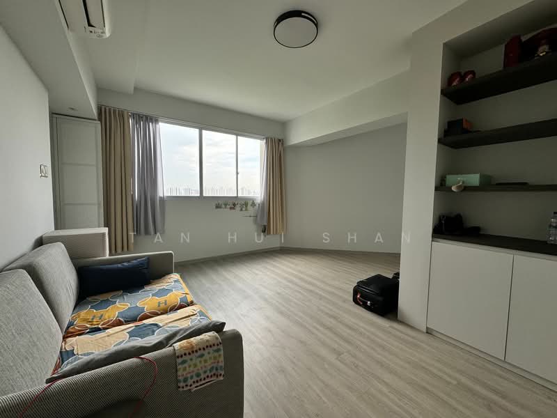 Lakeside Tower, 9H Yuan Ching Road, 3 Bedrooms, 1,970 sqft, Apartment For Rent, by Tan Hui Shan, 25237126 - PropertyGuru.com.sg