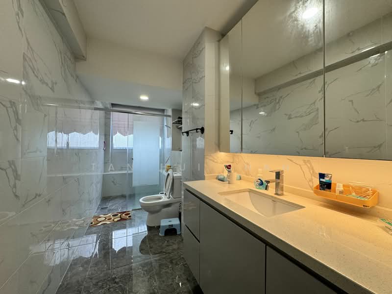 Lakeside Tower, 9H Yuan Ching Road, 3 Bedrooms, 1,970 sqft, Apartment For Rent, by Tan Hui Shan, 25237126 - PropertyGuru.com.sg