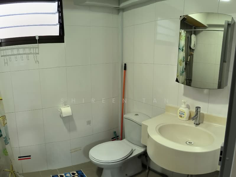 293D Compassvale Crescent, 293D Compassvale Crescent, 3 Bedrooms, 1,216 sqft, HDB Flat For Rent, by Shireen Tan, 25237760 - Attached Master Bathroom - PropertyGuru.com.sg