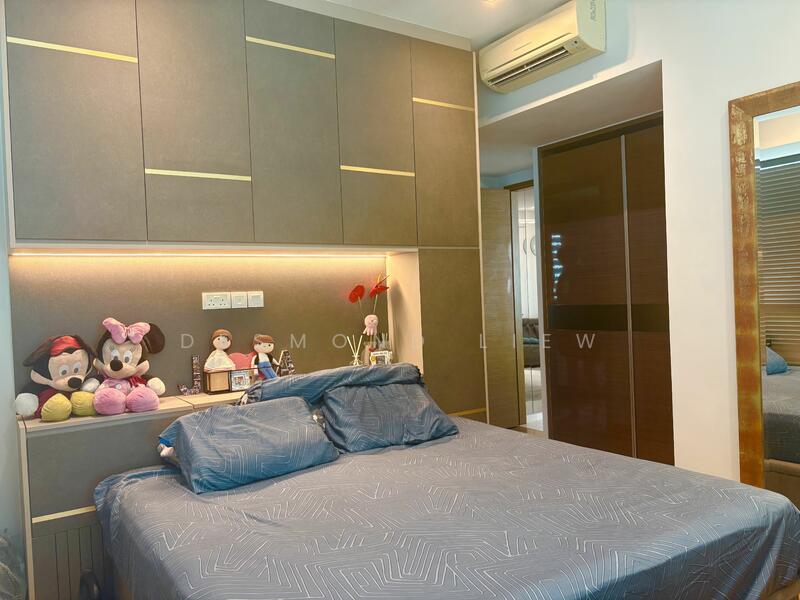 For Sale - 8 Saint Thomas