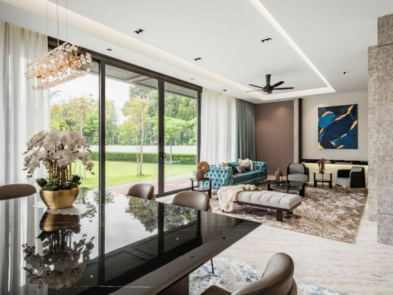 For Sale - Queen Astrid Park