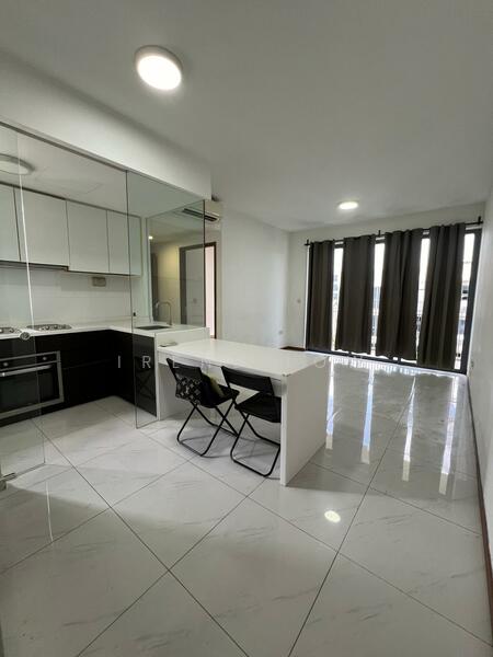 Palm Isles, 40 Flora Drive, 2 Bedrooms, 807 sqft, Condominium For Rent, by Irene Low, 25245309 - PropertyGuru.com.sg