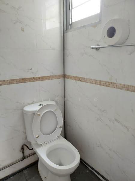 161 Bukit Merah Central, 161 Bukit Merah Central, Alexandra / Commonwealth, 1,581 sqft, Shop / Shophouse For Sale, by Alice Teo, 25245808 - Bathroom - CommercialGuru.com.sg