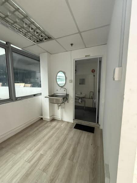 Wcega Plaza, 1 Bukit Batok Crescent, Dairy Farm / Bukit Panjang / Choa Chu Kang, 2,583 sqft, Light Industrial (B1) For Rent, by Cadence Yu, 25245926 - Bathroom - CommercialGuru.com.sg