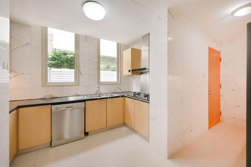 Tudor Close, Tudor Close, Newton / Novena, 5 Bedrooms, 4,671 sqft, Bungalow House For Rent, by Ashley Chan, 25246645 - PropertyGuru.com.sg