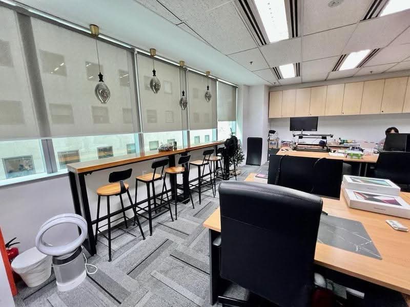 Royal Group Building, 3 Phillip Street, Boat Quay / Raffles Place / Marina, 2,325 sqft, Office For Rent, by Mary Lau, 25247283 - CommercialGuru.com.sg