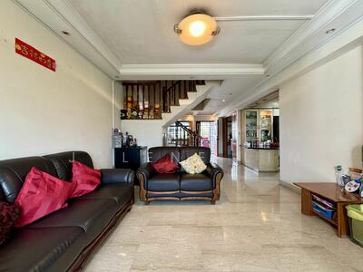 For Sale - 579 Hougang Avenue 4