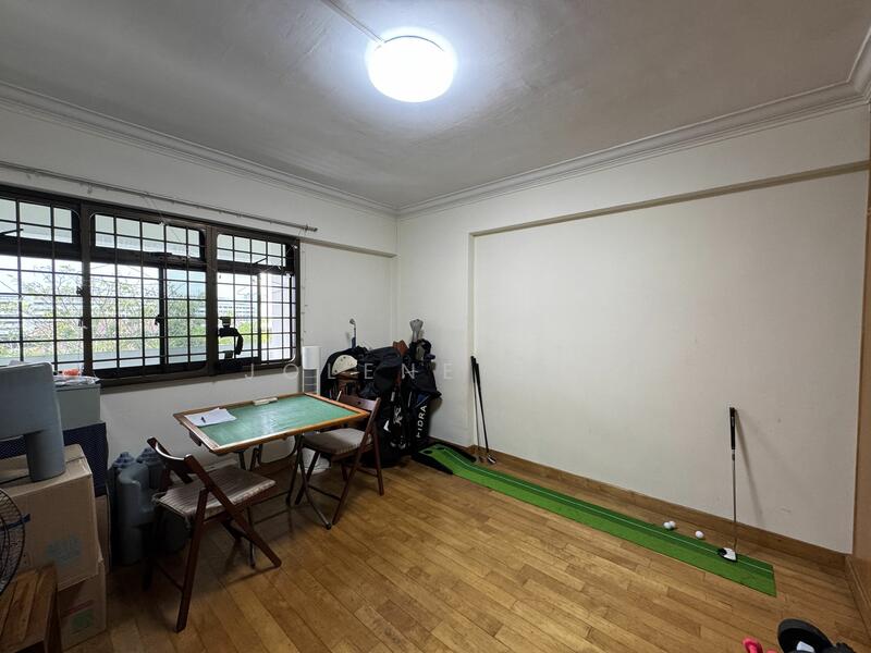 For Sale - 579 Hougang Avenue 4