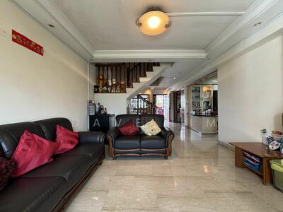 For Sale - 579 Hougang Avenue 4