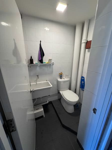 Cavenagh Court, 151 Cavenagh Road, 3 Bedrooms, 1,819 sqft, Apartment For Rent, by Lester T., 25249171 - PropertyGuru.com.sg