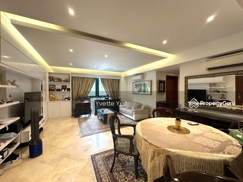 Spacious living & dining