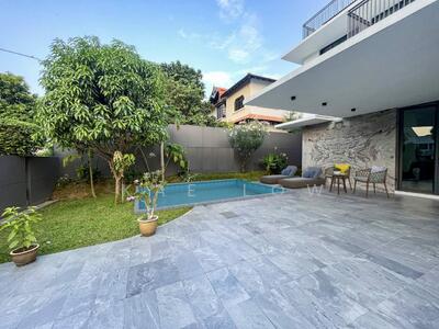 For Sale - ⭐️ Frankel Estate Massive Bungalow⭐️ Good As New, Wide Frontage w Lift! View Now!