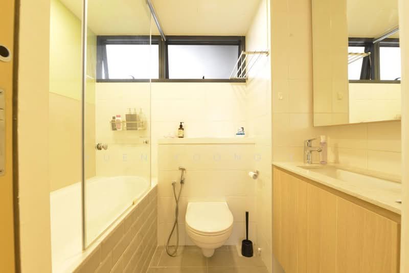 93 Dawson Road, 93 Dawson Road, 2 Bedrooms, 936 sqft, HDB Flat For Rent, by Yuen Foong Ee, 25255181 - Master Bathroom - PropertyGuru.com.sg