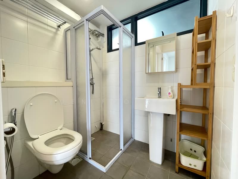 93 Dawson Road, 93 Dawson Road, 2 Bedrooms, 936 sqft, HDB Flat For Rent, by Yuen Foong Ee, 25255181 - Common Bathroom - PropertyGuru.com.sg
