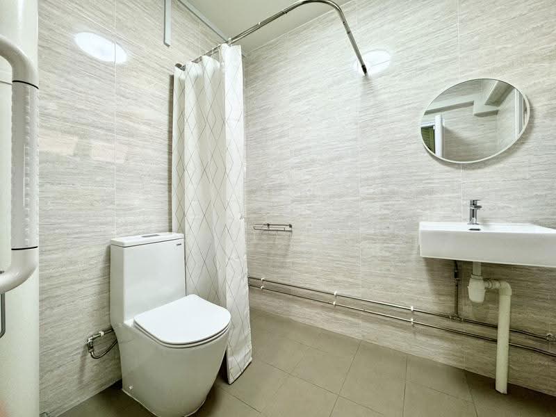 221 Hougang Street 21, 221 Hougang Street 21, Hougang / Punggol / Sengkang, 3 Bedrooms, 1,593 sqft, HDB Flat For Rent, by Velle Ng, 25258428 - Bathroom - PropertyGuru.com.sg