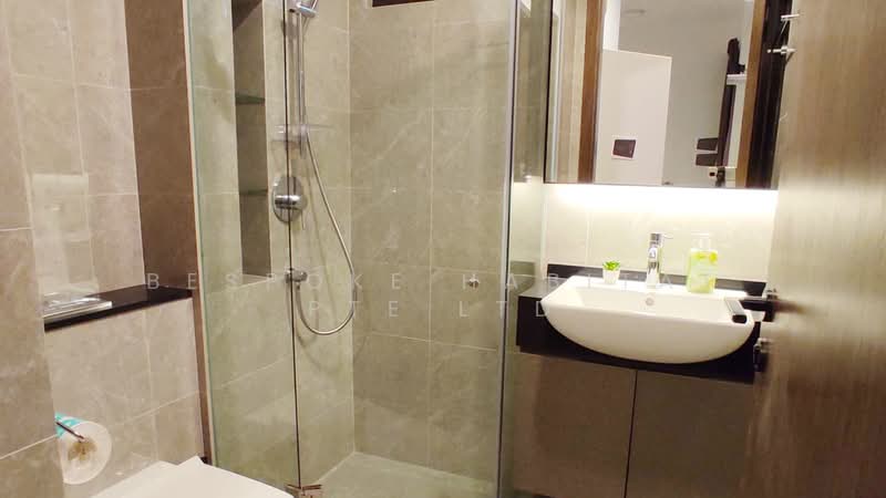 05-01 COMMON BATHROOM