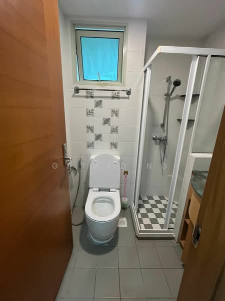 Queens, 10 Stirling Road, Room Rental, 250 sqft, Condominium For Rent, by Gerald Ng, 25261454 - PropertyGuru.com.sg