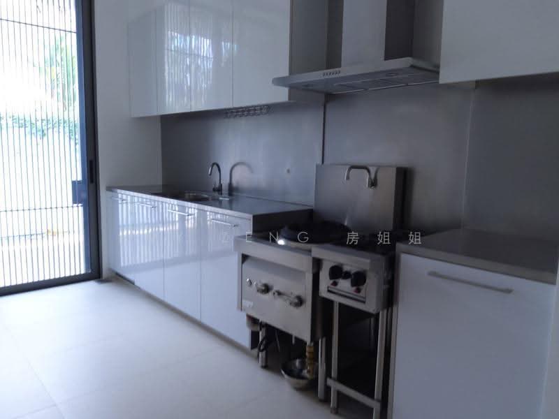 Exclusive GCB at Maryland Estate - 请电房姐姐! 独栋别墅，稀有宝藏，隐私保障极佳, Tanglin / Holland / Bukit Timah, 6 Bedrooms, 18,000 sqft, Good Class Bungalow For Rent, by Amy Zeng 房姐姐, 25265922 - PropertyGuru.com.sg