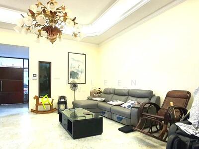 For Sale - ⭐ Park 6 cars Semi-D with Bungalow Land Area ⭐