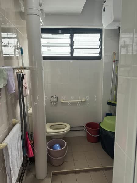 520 Jurong West Street 52, 520 Jurong West Street 52, Room Rental, 200 sqft, HDB Flat For Rent, by (Dennis) Chng Swee Cher, 25269095 - Bathroom - PropertyGuru.com.sg