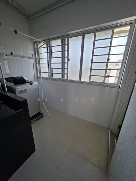 125 Bedok North Road, 125 Bedok North Road, 3 Bedrooms, 894 sqft, HDB Flat For Rent, by Rita Lim, 25270375 - Wet area for the washing and ring of clothes. - PropertyGuru.com.sg