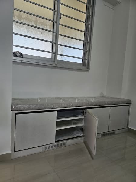 125 Bedok North Road, 125 Bedok North Road, 3 Bedrooms, 894 sqft, HDB Flat For Rent, by Rita Lim, 25270375 - Seating above shoe cabinet with ventilation. - PropertyGuru.com.sg