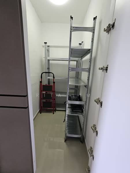 125 Bedok North Road, 125 Bedok North Road, 3 Bedrooms, 894 sqft, HDB Flat For Rent, by Rita Lim, 25270375 - Store room with racks for neat stacking! - PropertyGuru.com.sg