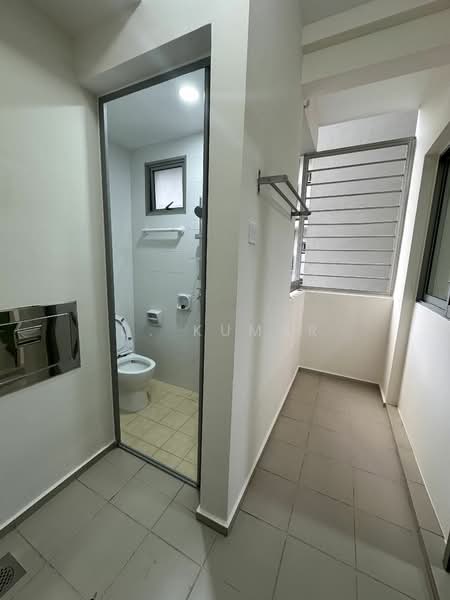 Grandeur 8, 12 Ang Mo Kio Central 3, 3 Bedrooms, 1,216 sqft, Condominium For Rent, by D. Kumar, 25273001 - Yard area and helper bathroom  - PropertyGuru.com.sg