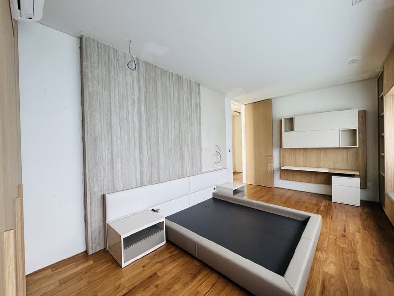 Brand new bungalow with lift and swimming pool, wide frontage to park 4 cars inside, luxury finishes, Goldhill Estate - call Kim Yan 8130 3636 to view, 6 Bedrooms, 8,400 sqft, Bungalow House For Sale, by Kim Yan 金燕, 25274791 - PropertyGuru.com.sg