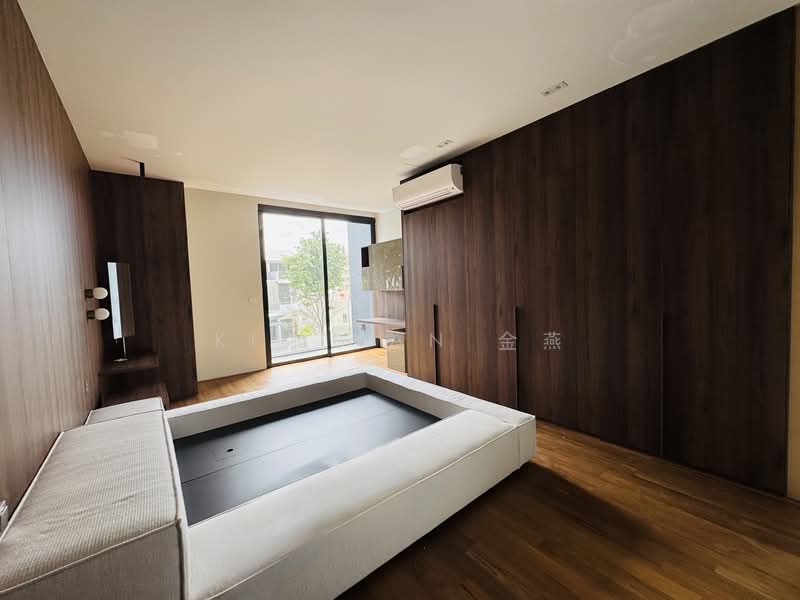 Brand new bungalow with lift and swimming pool, wide frontage to park 4 cars inside, luxury finishes, Goldhill Estate - call Kim Yan 8130 3636 to view, 6 Bedrooms, 8,400 sqft, Bungalow House For Sale, by Kim Yan 金燕, 25274791 - PropertyGuru.com.sg