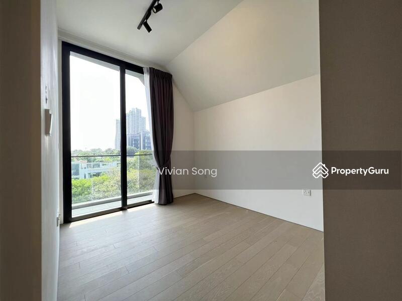 upper level bedroom 1