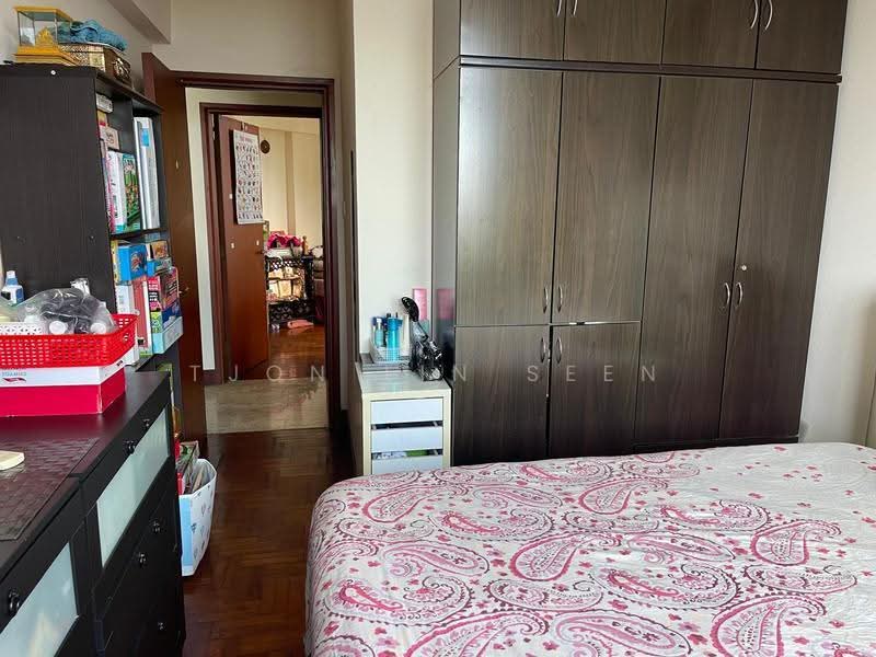 Parc Oasis, 53 Jurong East Avenue 1, Boon Lay / Jurong / Tuas, 3 Bedrooms, 1,227 sqft, Condominium For Rent, by Tjon Lin Seen, 25275065 - PropertyGuru.com.sg