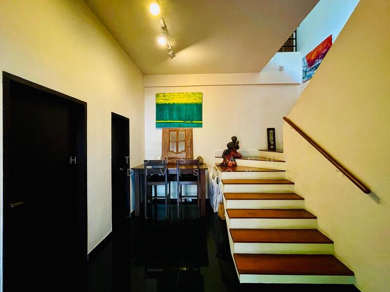 For Sale - FH 3.5 Storey Corner Terrace With 4855sf of Land Near MRT @ Only 12xxpsf.