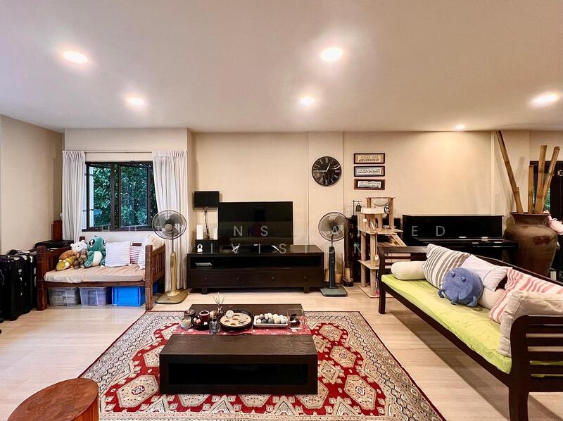 For Sale - FH 3.5 Storey Corner Terrace With 4855sf of Land Near MRT @ Only 12xxpsf.