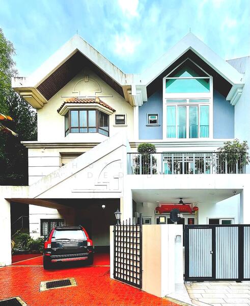 For Sale - FH 3.5 Storey Corner Terrace With 4855sf of Land Near MRT @ Only 12xxpsf.