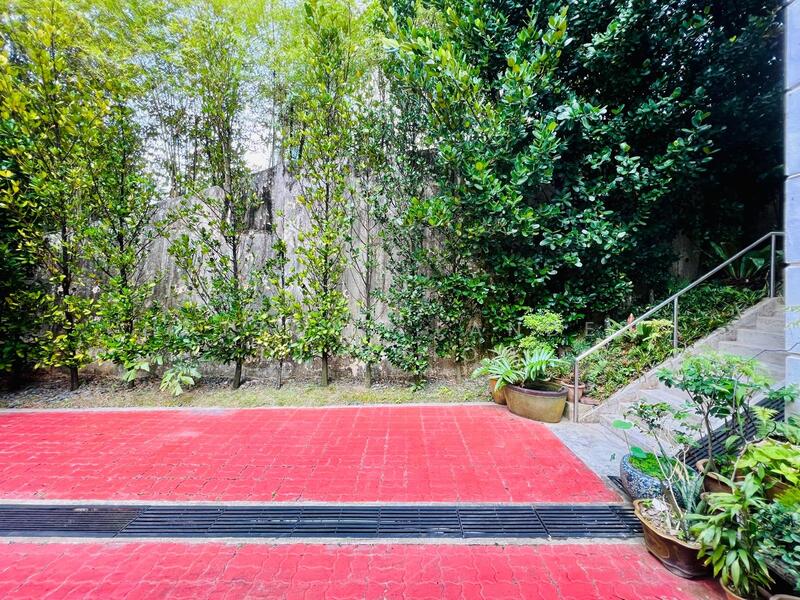 For Sale - FH 3.5 Storey Corner Terrace With 4855sf of Land Near MRT @ Only 12xxpsf.