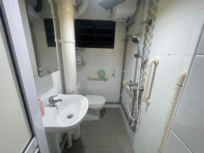 639 Yishun Street 61, 639 Yishun Street 61, Sembawang / Yishun, 3 Bedrooms, 904 sqft, HDB Flat For Sale, by Samuel Tang, 25276770 - Bathroom - PropertyGuru.com.sg