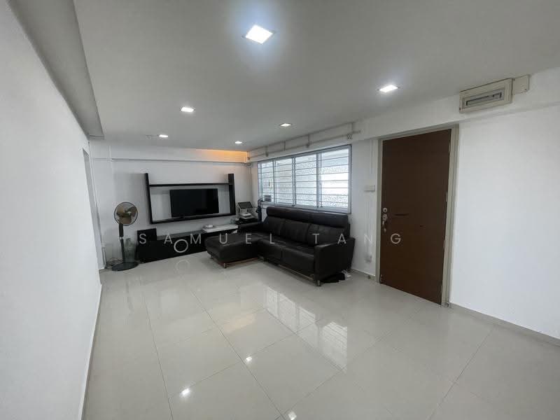 639 Yishun Street 61, 639 Yishun Street 61, Sembawang / Yishun, 3 Bedrooms, 904 sqft, HDB Flat For Sale, by Samuel Tang, 25276770 - Living Room - PropertyGuru.com.sg