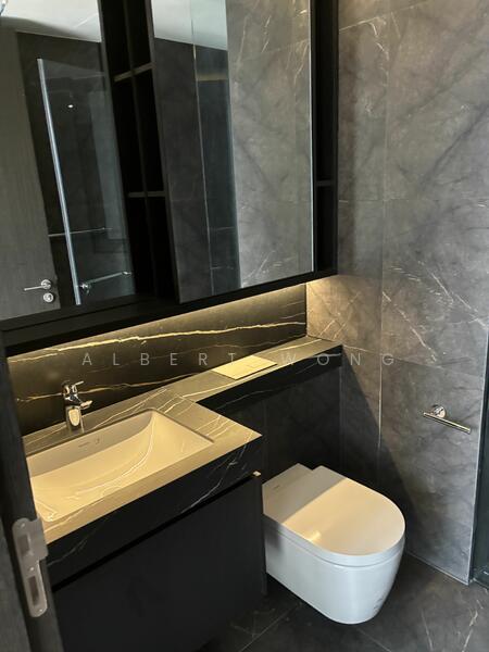 Hyll on Holland, 93 Holland Road, 2 Bedrooms, 700 sqft, Condominium For Rent, by Albert Wong, 25277684 - Master Bedroom Toilet - PropertyGuru.com.sg