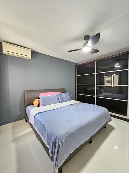 264 Bukit Batok East Avenue 4, 264 Bukit Batok East Avenue 4, 3 Bedrooms, 1,109 sqft, HDB Flat For Rent, by Joanne Ng, 25279594 - Master Bedroom - PropertyGuru.com.sg