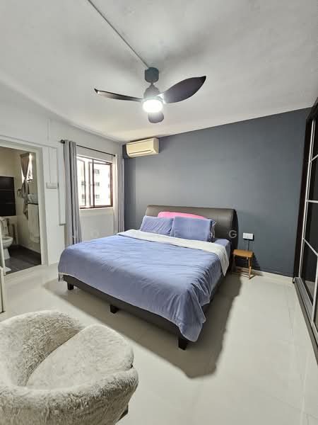 264 Bukit Batok East Avenue 4, 264 Bukit Batok East Avenue 4, 3 Bedrooms, 1,109 sqft, HDB Flat For Rent, by Joanne Ng, 25279594 - Master Bedroom - PropertyGuru.com.sg