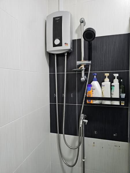 264 Bukit Batok East Avenue 4, 264 Bukit Batok East Avenue 4, 3 Bedrooms, 1,109 sqft, HDB Flat For Rent, by Joanne Ng, 25279594 - Master Bathroom - PropertyGuru.com.sg