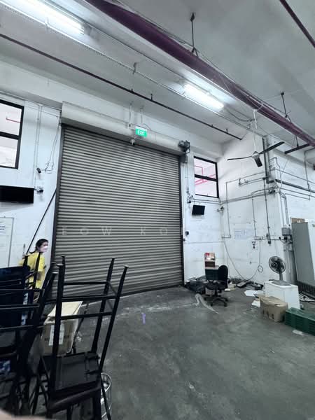 Ground floor warehouse / office / showroom display with 4 loading bays, , 10,000 sqft, Business / Science Park For Rent, by Leow Kok Wee, 25281936 - CommercialGuru.com.sg