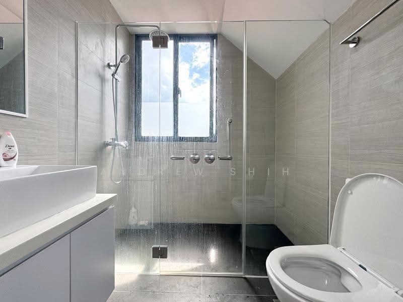 Sycamore Tree, 2 Fowlie Road, East Coast / Marine Parade, 3 Bedrooms, 797 sqft, Apartment For Rent, by Andrew Shih, 25284029 - Master Bathroom - PropertyGuru.com.sg