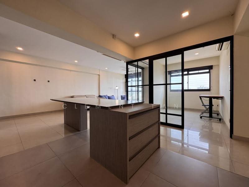 59 Strathmore Avenue, 59 Strathmore Avenue, Alexandra / Commonwealth, 4 Bedrooms, 1,184 sqft, HDB Flat For Rent, by Clement Tan, 25285357 - Living Room - PropertyGuru.com.sg