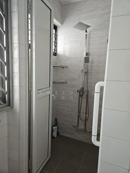 140 Serangoon North Avenue 2, 140 Serangoon North Avenue 2, Hougang / Punggol / Sengkang, 3 Bedrooms, 1,227 sqft, HDB Flat For Rent, by Geraldine Png, 25288011 - All new fittings for both bathrooms - PropertyGuru.com.sg