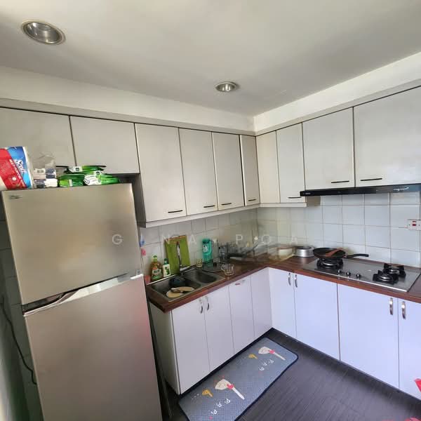 Azalea Park Condo, 6 Flora Road, 2 Bedrooms, 828 sqft, Condominium For Rent, by Gina Poa, 25288388 - PropertyGuru.com.sg