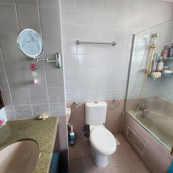 Azalea Park Condo, 6 Flora Road, 2 Bedrooms, 828 sqft, Condominium For Rent, by Gina Poa, 25288388 - PropertyGuru.com.sg